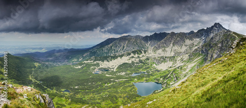 Obraz na płótnie Gasienicowa Valley, view from the Kasprowy Wierch trail, Tatra Mountains, Poland w salonie