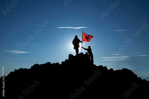 Foto Two soldiers raise the Albanian flag