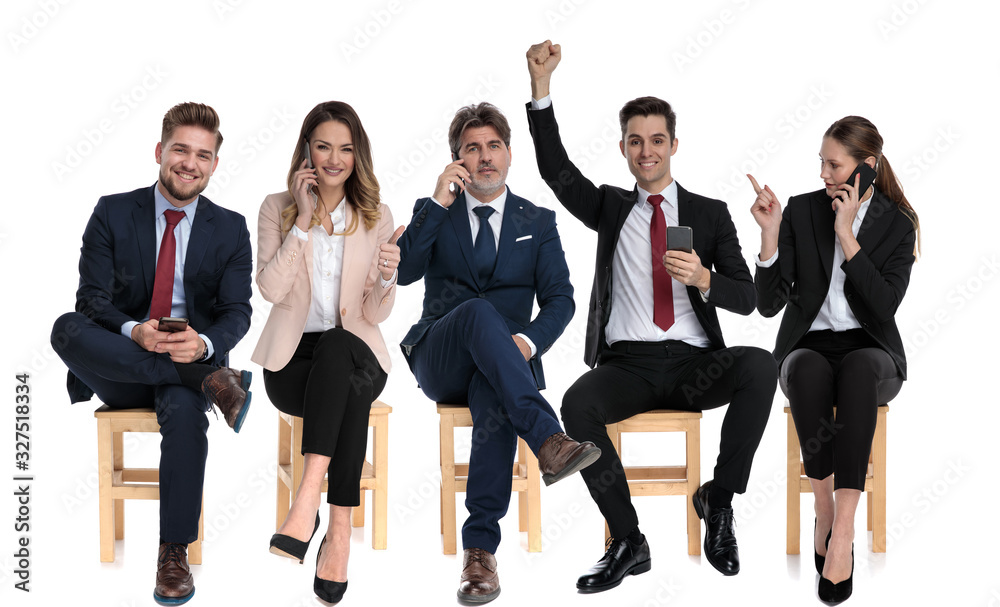 Obraz premium 5 businessmen talking, reading and writing on their phones