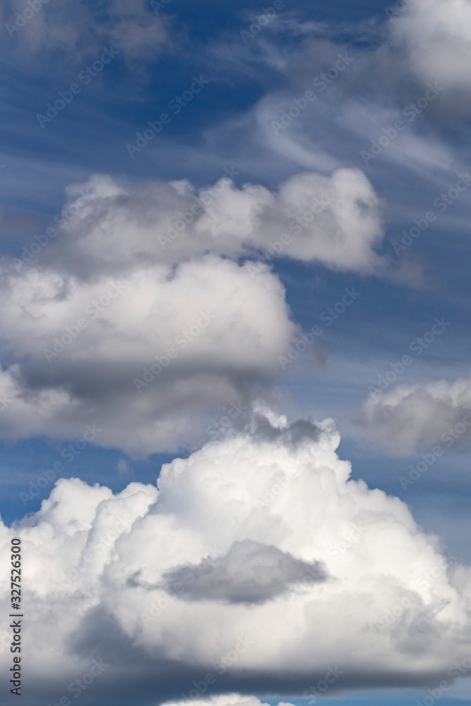 Obraz premium day blue sky with white cloud as background