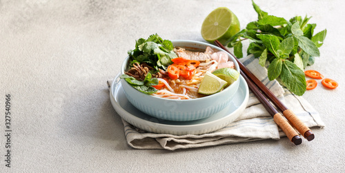 Bild auf Leinwand Bun Bo Hue, Bun Bo, Vietnamese beef noodle soup spicy