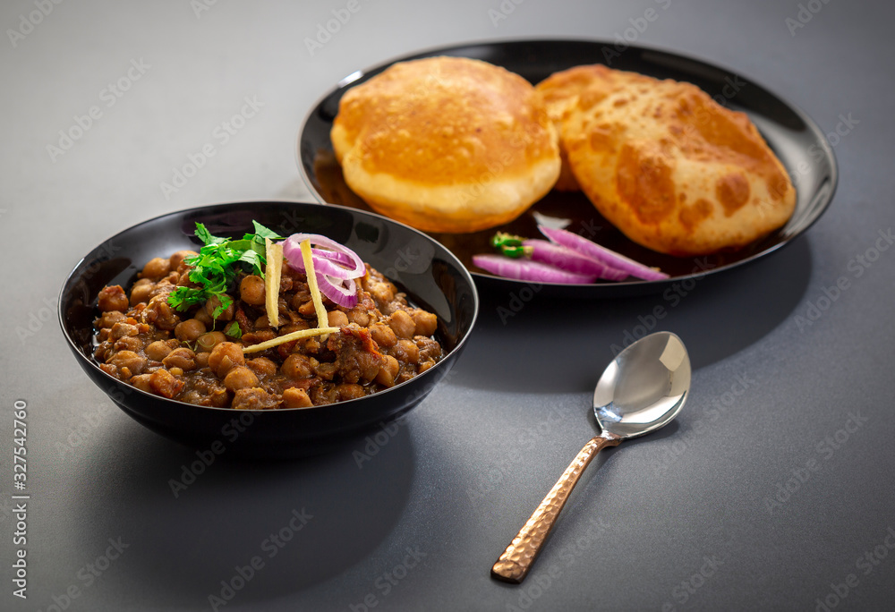 Φωτογραφία choley bhature is a dish originated initially in the northern part of the Indian subcontinent