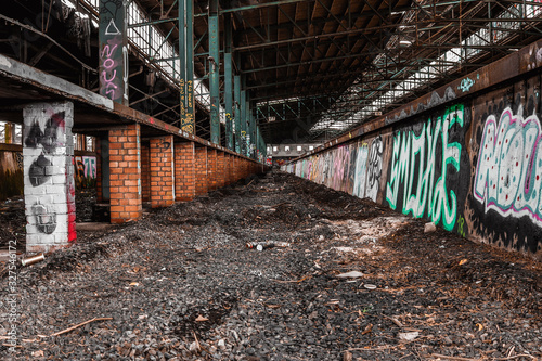 Güterbahnhof in Duisburg mit Graffitiart