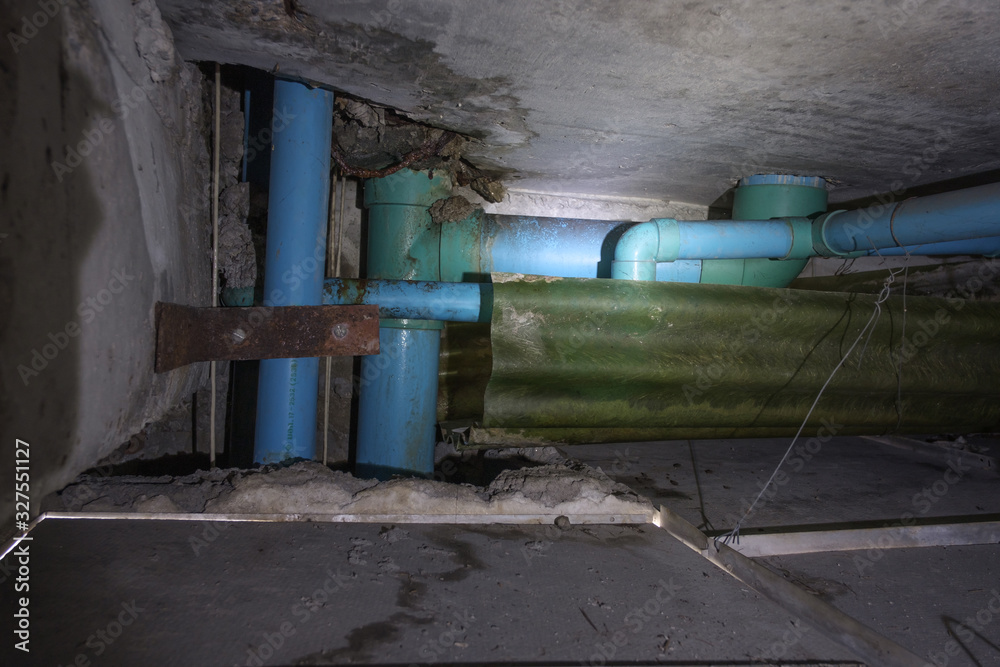 Sewer in the pipes of condominium ,No standard,No good design ,Causing water leakage Sewer in the pipes of condominium ,No standard,No good design ,Causing water leakage