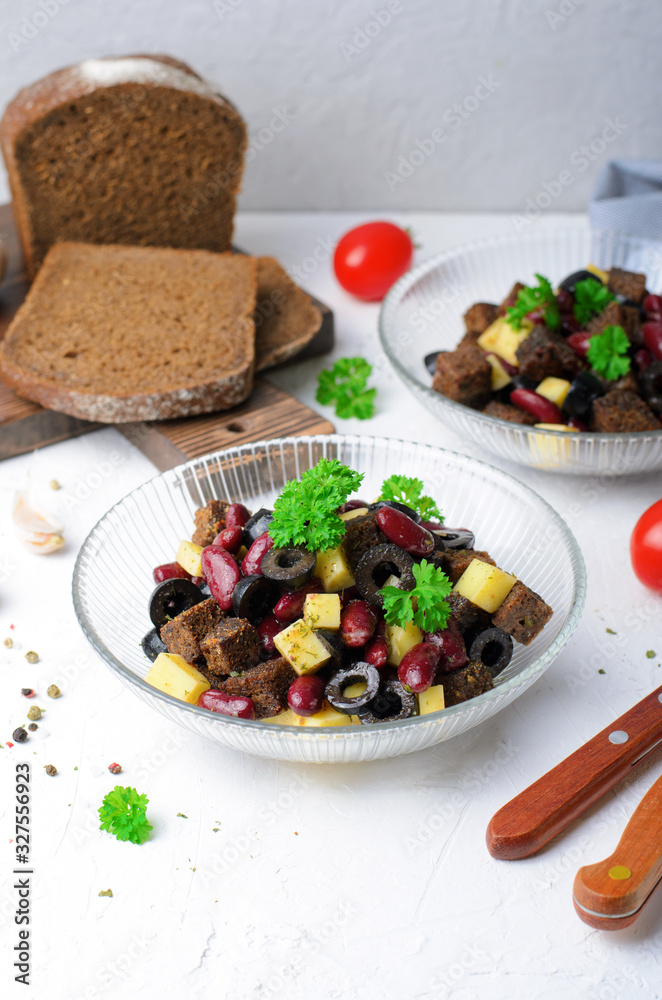 Red Bean and Rye Bread Salad, Tasty Appetizer