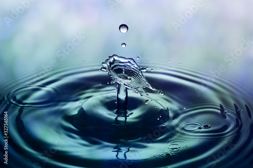 Collision effect of two falling water drops - splash