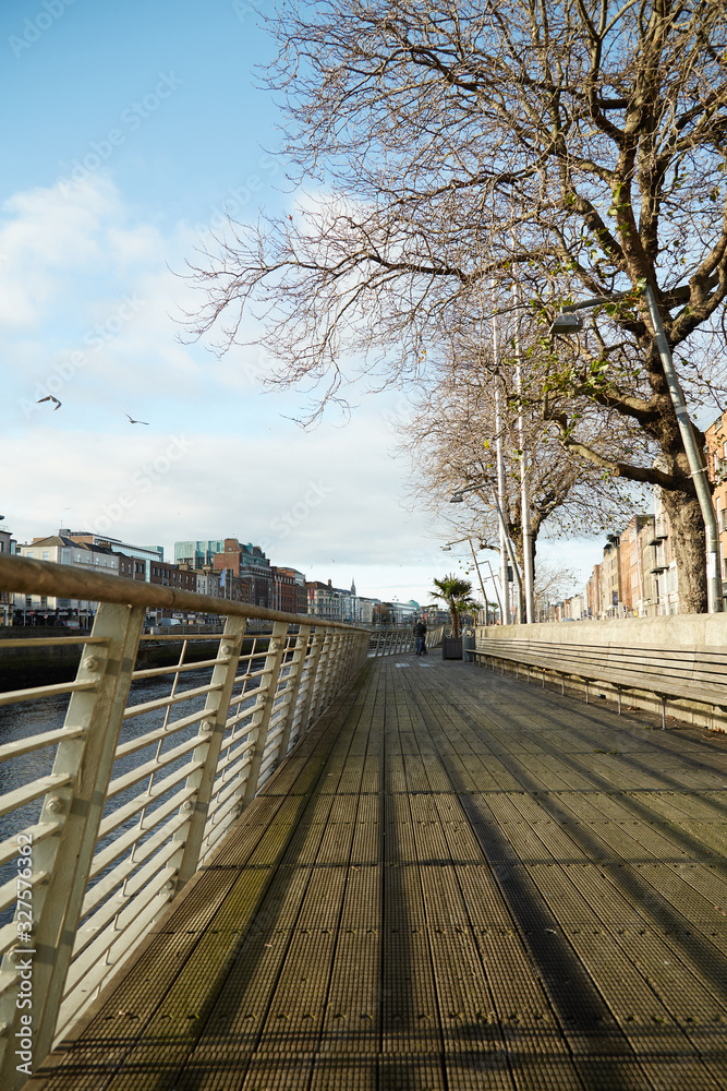Obraz premium A view along the quays in Dublin City, Ireland
