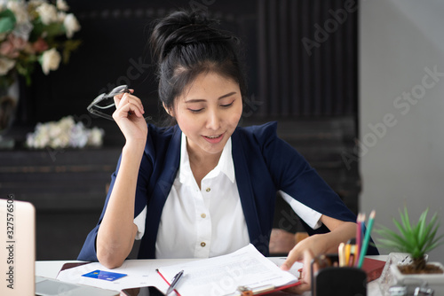 Asian business women in sui...