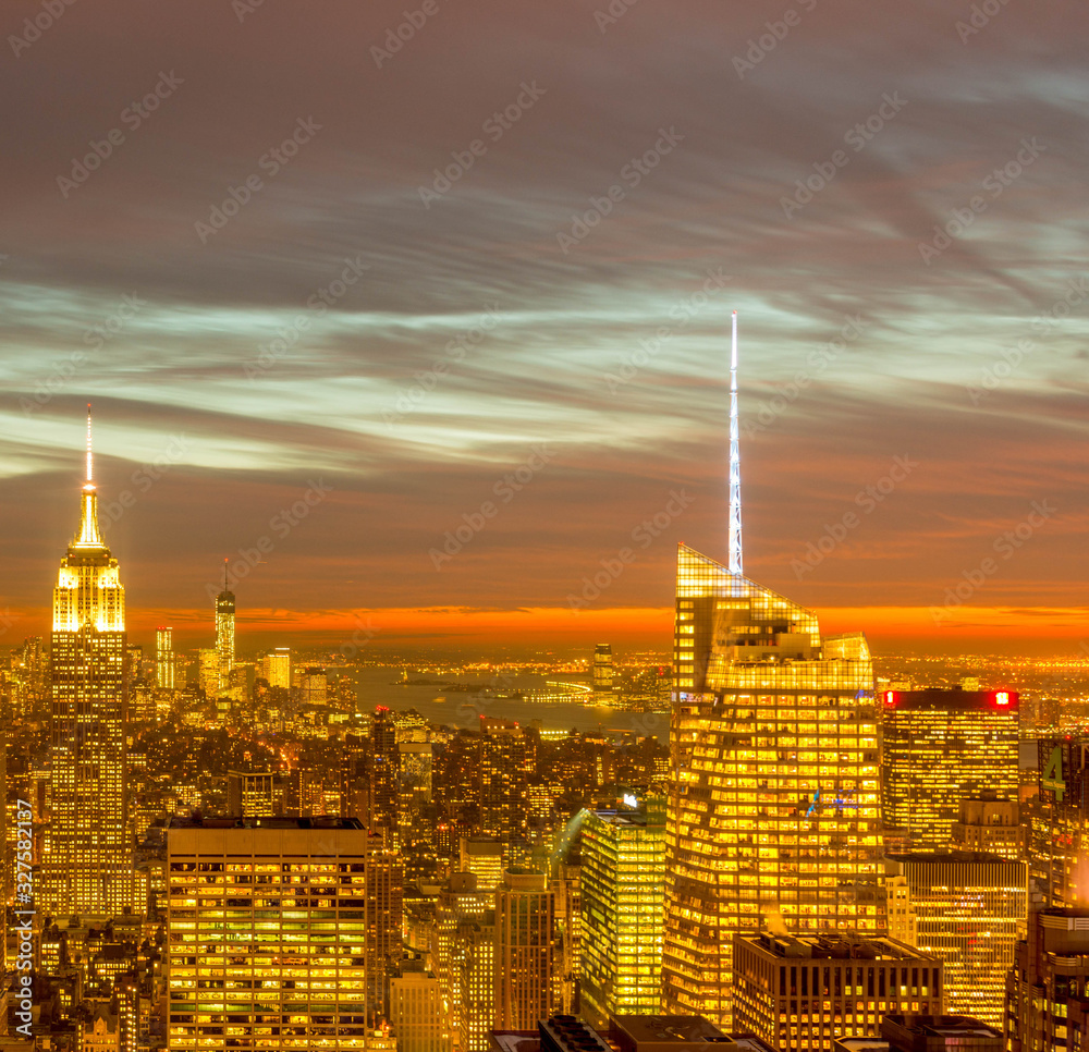 Obraz premium View of New York Manhattan during sunset hours