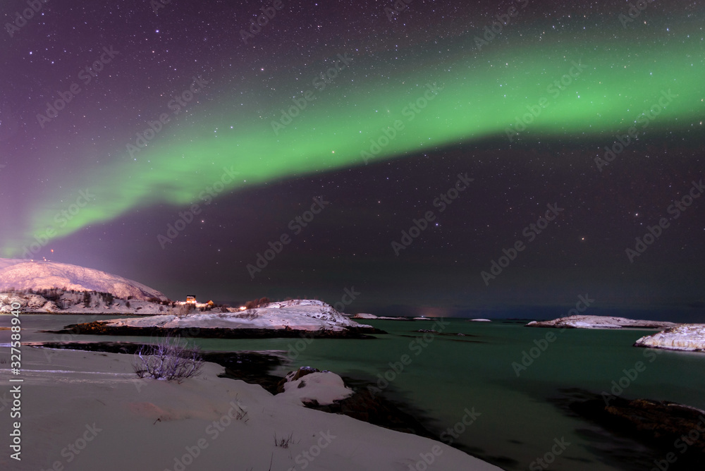 Aurora boreal en la Laponia noruega, en el círculo polar ártico. Sommaroy, Nordland en Noruega