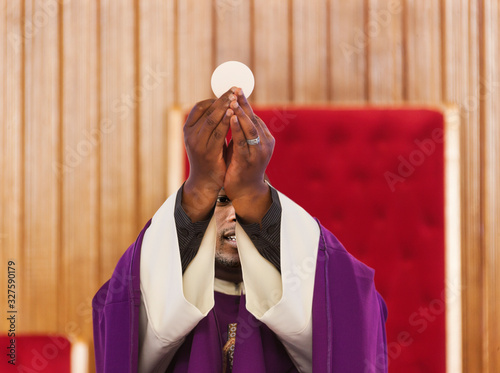 Fotografie, Obraz african priest in the altar