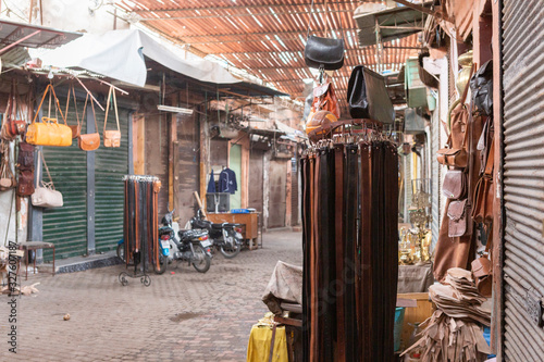 Souk mit Lederwaren in Marrakesch, Marokko © freedom_wanted