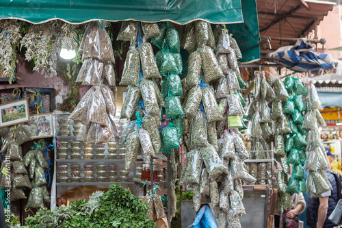 Kräuterstand am Djemaa el Fna, Marrakesch, Marokko photo