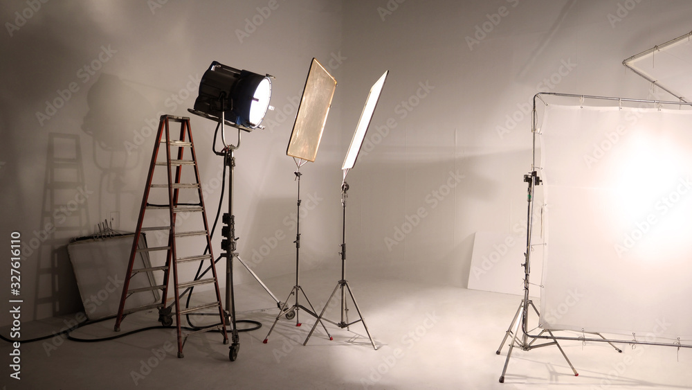 Big studio LED continue lighting for photo and video shooting production on tripod which very strong and powerful by more than 1000 watt and light setup include softbox or transperant paper for softer