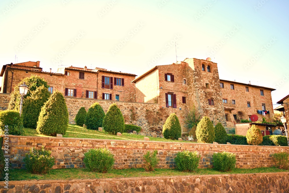 Paesaggio di Barberino Val d'Elsa, un villaggio racchiuso tra le mura medievali, situato sulle colline del Chianti in Toscana nella provincia di Firenze, Italia