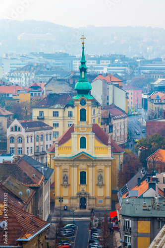 Fototapeta Naklejka Na Ścianę i Meble -  Catholic church in the city center of Budapest