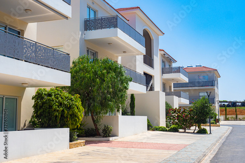 Fototapeta Naklejka Na Ścianę i Meble -  Cyprus. Protaras. Walking the streets of Protaras. Modern Mediterranean architecture. Tourist apartments in Cyprus. The streets of Cyprus. Holidays on the islands of the Mediterranean