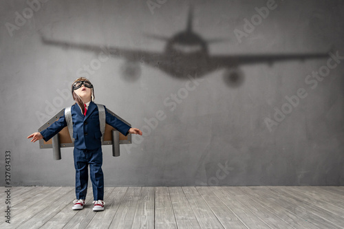 Fényképezés Child dreams of becoming a pilot