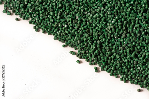 Granelli di plastica riciclata verdi