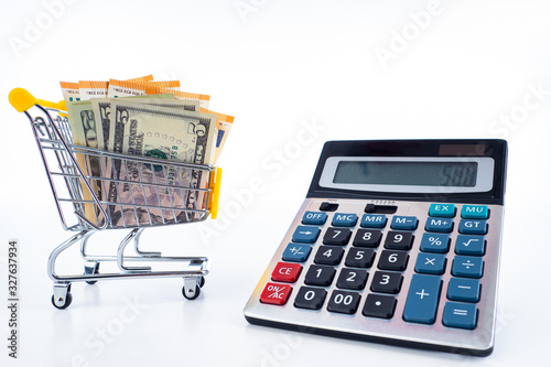 Shopping cart with banknote...