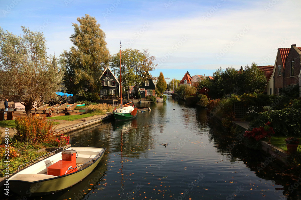 Un pueblo entre el canal