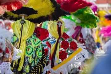Keuken achterwand Carnaval Charro dansers met kleurrijke verenkroon  © CMH