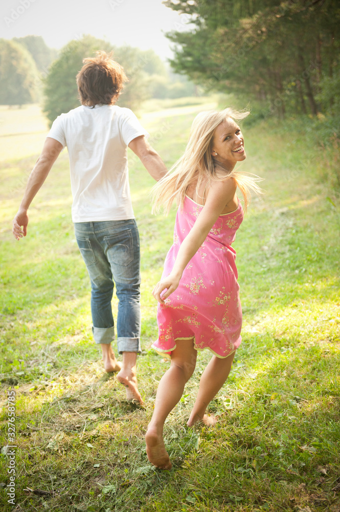 Fototapeta premium Happy young couple in love enjoying a summer day