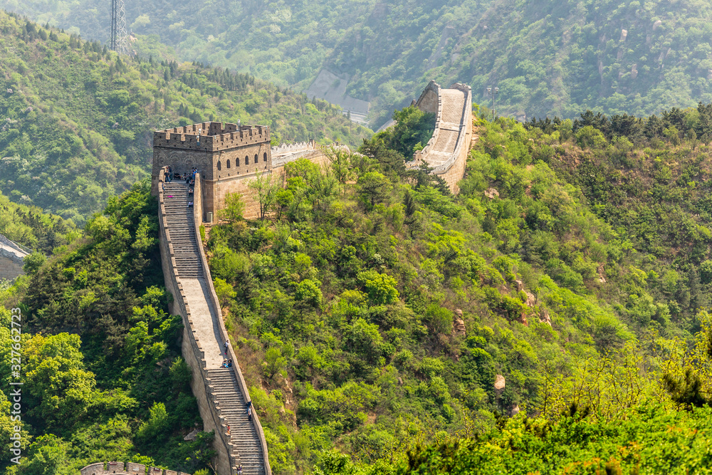 Φωτογραφία Panorama of Great Wall of China among the green hills and mountains near Beijing