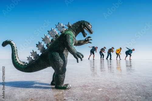 Fotografie Tourists Running from Scary Dinosaur Forced Perspective, Uyuni Salt Flats aka Sa