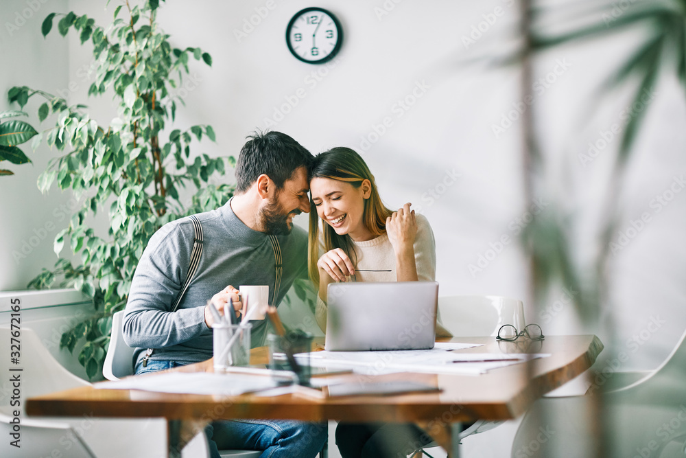 couple working laptop office home business happy love - obrazy, fototapety, plakaty 