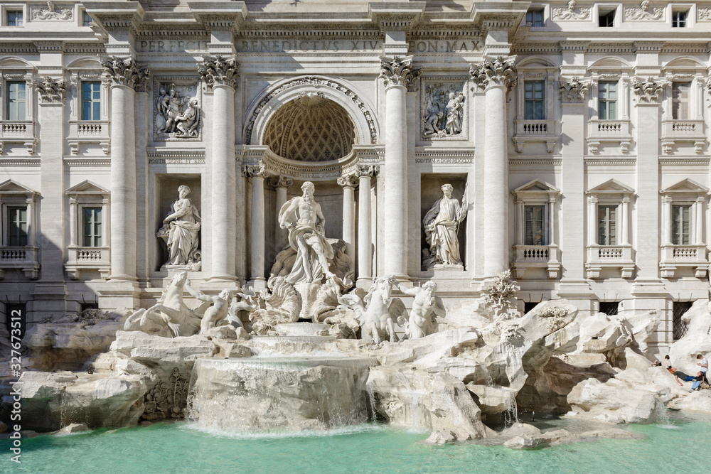 The Trevi Fountain is a miracle of architecture and one of the most famous sights of Italy. In niches located on the sides of Neptune, there are allegorical figures, and on top - bas-reliefs. The Trevi Fountain is a miracle of architecture and one of the most famous sights of Italy. In niches located on the sides of Neptune, there are allegorical figures, and on top - bas-reliefs.