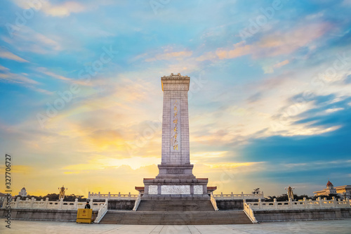 Cuadro en lienzo Monument to the People's Heroes at Tiananmen Square in Beijing, China