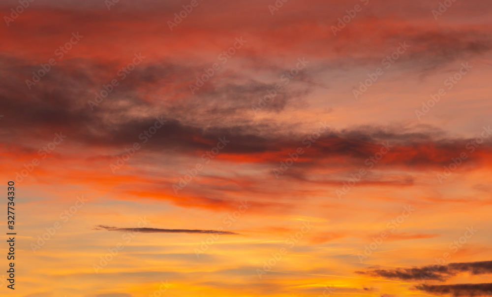 Obraz premium Dramatic sunset. Background sky at sunset and dawn.