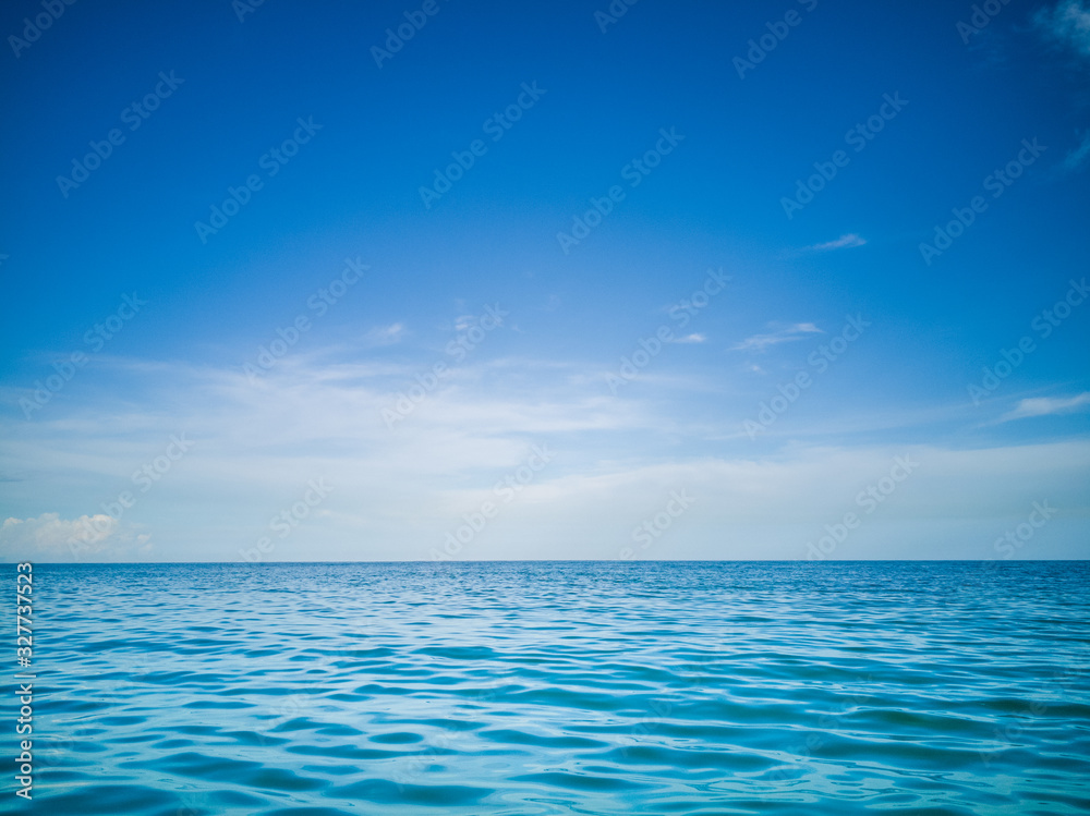 Obraz premium The charming sea image on a beautiful blue day is perfect as a design background.