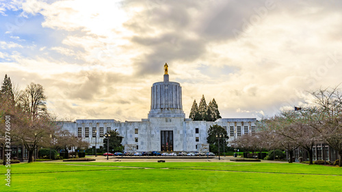 Oregon State Capitol building photo