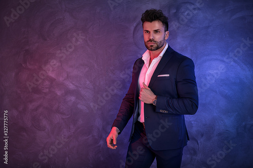 Obraz na plátne Portrait of handsome man in elegant suit.