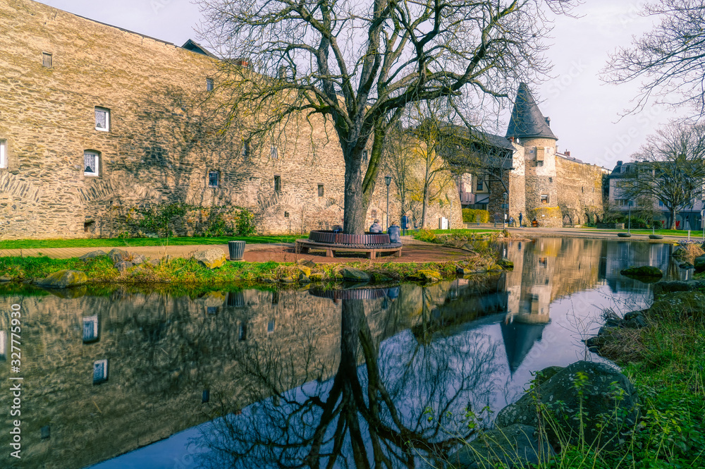 Fototapeta premium Stadttor und Stadtmauer von Andernach
