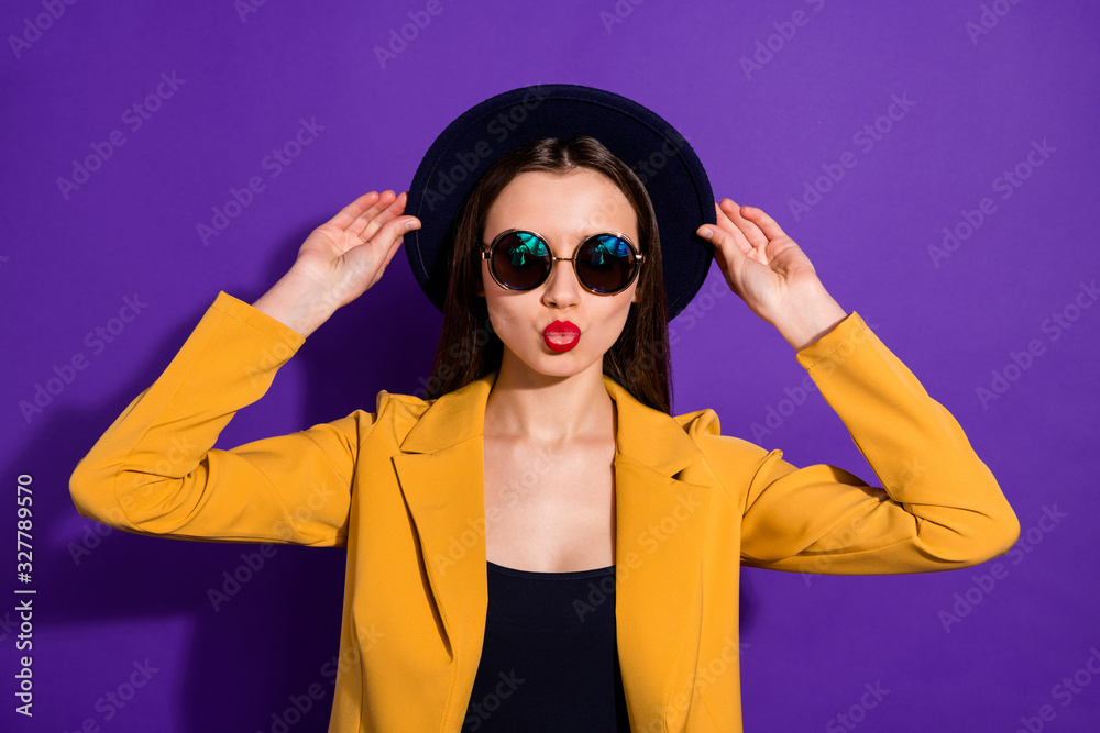 Close up photo of charming attractive lovely girl show her love men send air kiss touch vintage bright hat wear yellow suit isolated over purple color background Close up photo of charming attractive lovely girl show her love men send air kiss touch vintage bright hat wear yellow suit isolated over purple color background