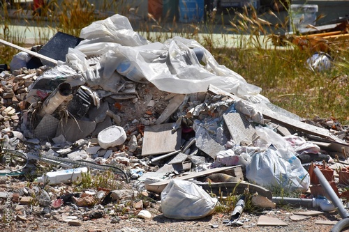 Basura y escombros photo