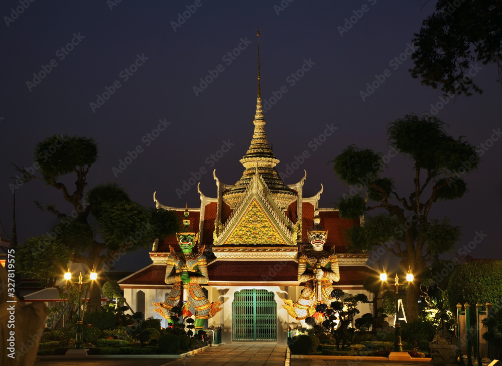 Wat Arun Ratchawararam Ratchawaramahawihan in Bangkok. Kingdom of Thailand