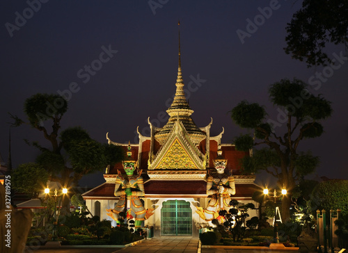 Wat Arun Ratchawararam Ratchawaramahawihan in Bangkok. Kingdom of Thailand © Andrey Shevchenko
