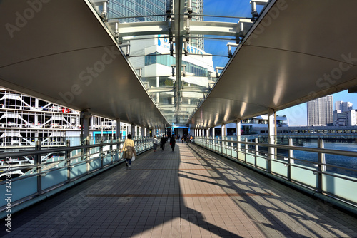 JR横浜駅北東口のベークオーターに繋がるデッキ