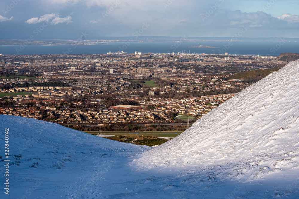 Obraz premium Pentland Hills on a snow day in Edinburgh, UK
