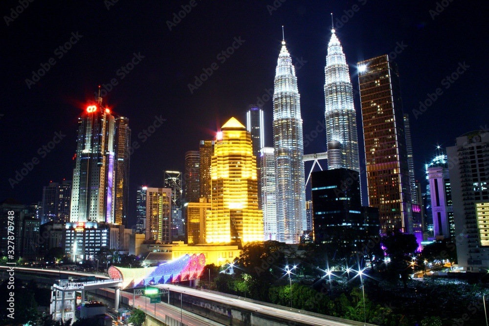Fototapeta premium EDITORIAL. Kuala Lumpur - February 12, 2020 : The newly opened colourful pedestrian bridge named Saloma Link or Lintasan Saloma which connecting Kampung Baru to Jalan Ampang near Twin Tower.
