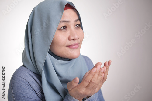 Muslim Woman Pray