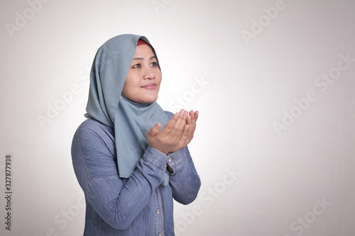 Muslim Woman Pray
