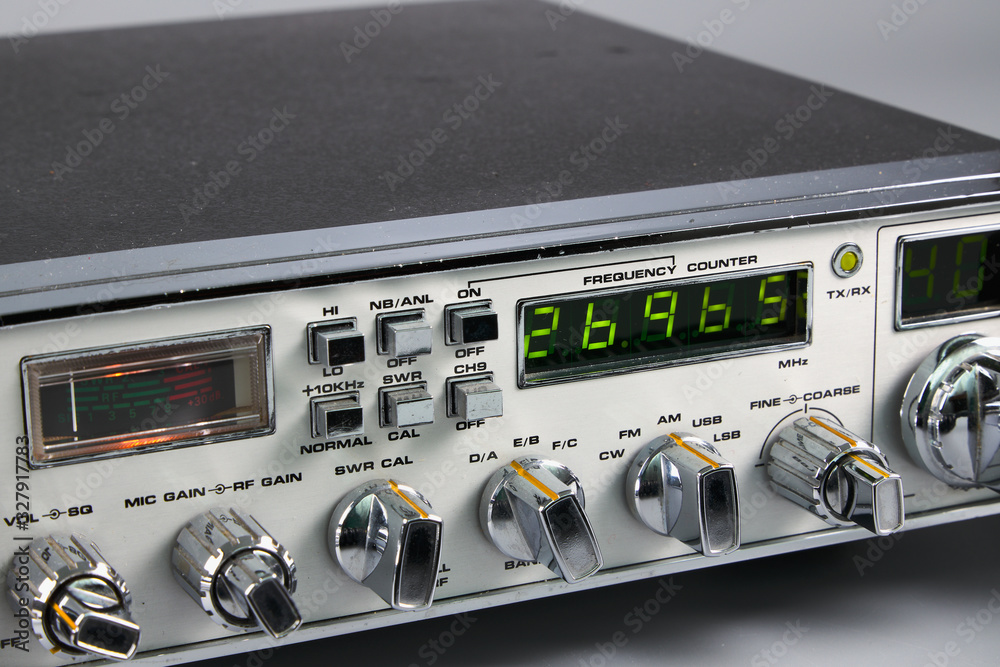 Fototapeta premium emisora de radio de banda ciudadana con micrófono