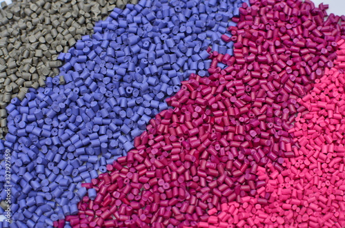 kolorowe granulki