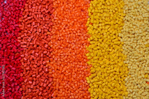 kolorowe granulki