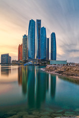 Fotobehang Abu Dhabi Jumeirah Etihad Towers bij zonsondergang  © malangusha